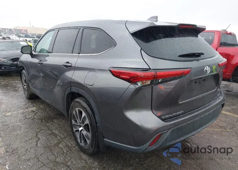 2022 Toyota Highlander Xle z USA, uszkodzony, nr VIN 5TDGZRAH3NS099608